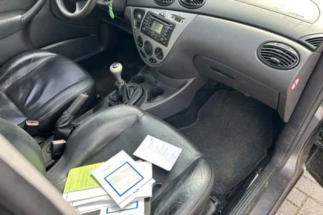 Ford Focus (2004) thumbnail 5