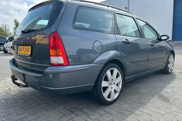 Ford Focus (2004) thumbnail 6