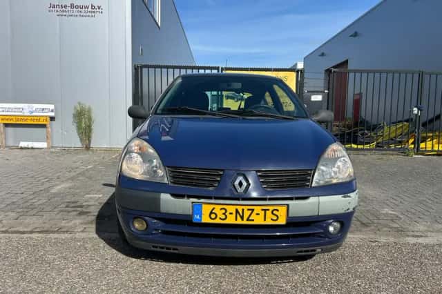 Renault Clio (2004) thumbnail 2