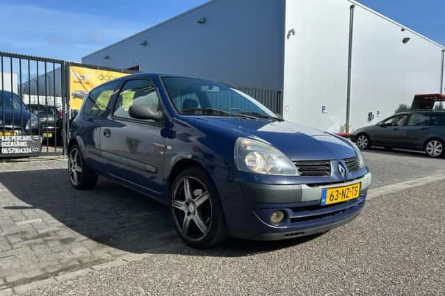 Renault Clio (2004) thumbnail 3