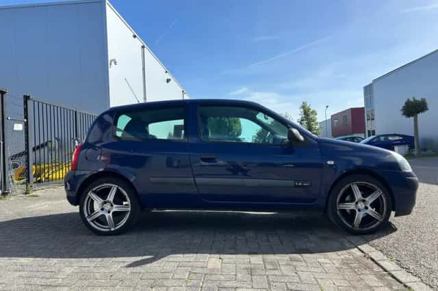Renault Clio (2004) thumbnail 4