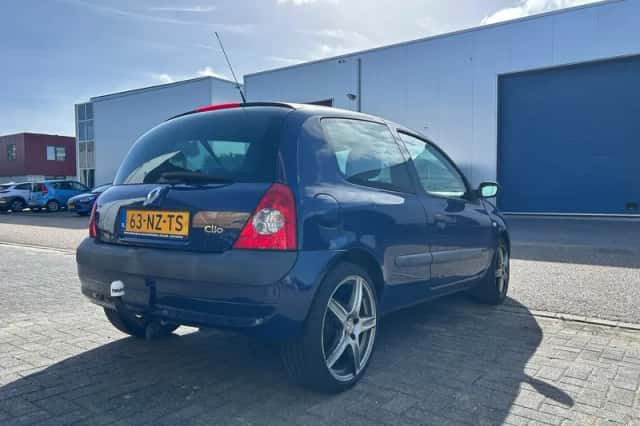 Renault Clio (2004) thumbnail 5