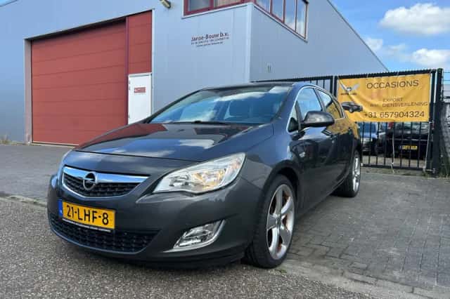Opel Astra (2010) thumbnail 1