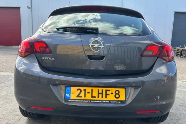 Opel Astra (2010) thumbnail 6