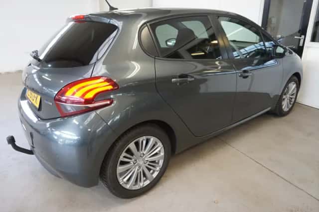 Peugeot 208 (2017) thumbnail 2