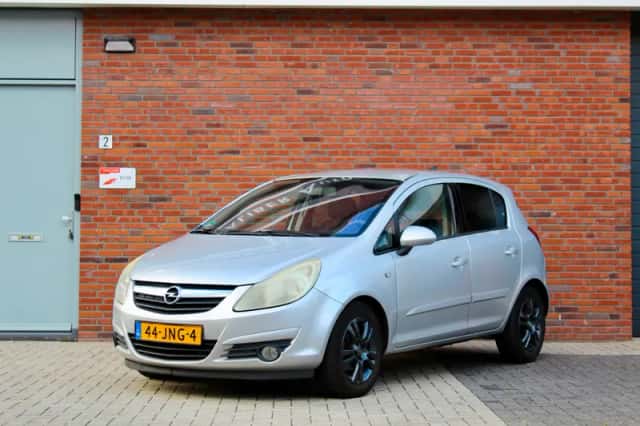 Opel Corsa (2009) thumbnail 1
