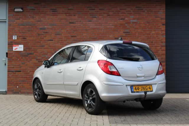 Opel Corsa (2009) thumbnail 4