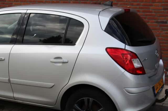 Opel Corsa (2009) thumbnail 5