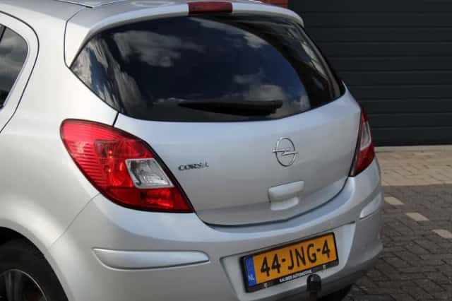 Opel Corsa (2009) thumbnail 6