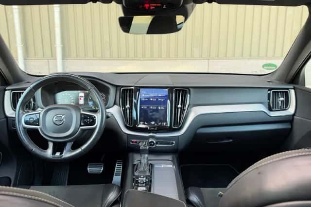 Volvo XC60 (2018) thumbnail 2
