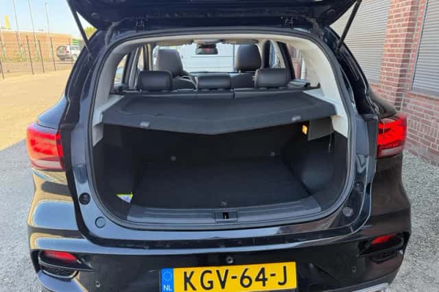 MG ZS (2023) thumbnail 6