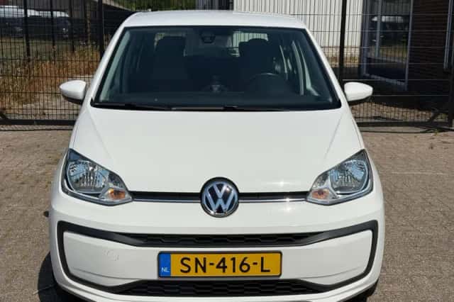 Volkswagen Up! (2018) thumbnail 2