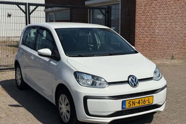 Volkswagen Up! (2018) thumbnail 3