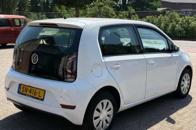 Volkswagen Up! (2018) thumbnail 4