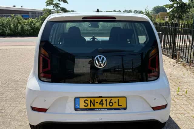 Volkswagen Up! (2018) thumbnail 5