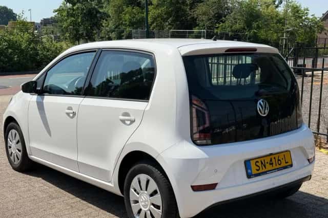 Volkswagen Up! (2018) thumbnail 6