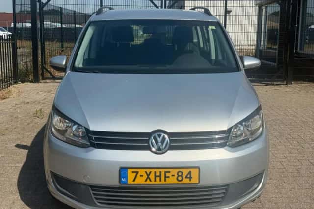 Volkswagen Touran (2014) thumbnail 2