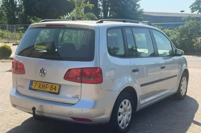 Volkswagen Touran (2014) thumbnail 6