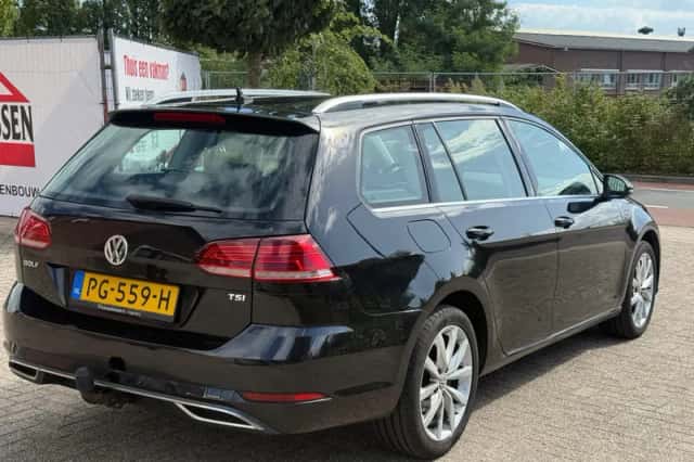Volkswagen Golf (2017) thumbnail 4