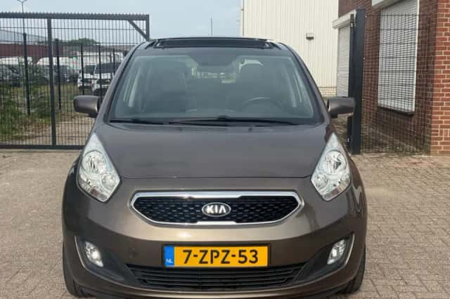 Kia Venga (2015) thumbnail 2
