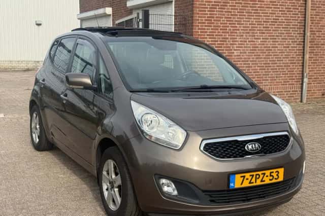 Kia Venga (2015) thumbnail 3