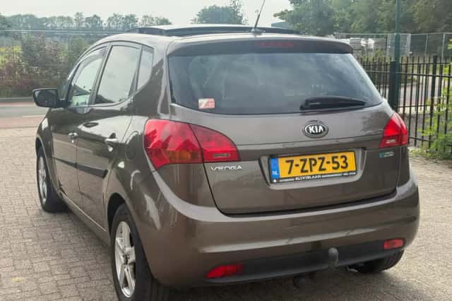 Kia Venga (2015) thumbnail 4
