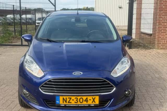 Ford Fiesta (2016) thumbnail 2