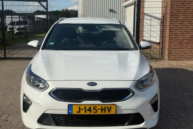 Kia Ceed (2020) thumbnail 2