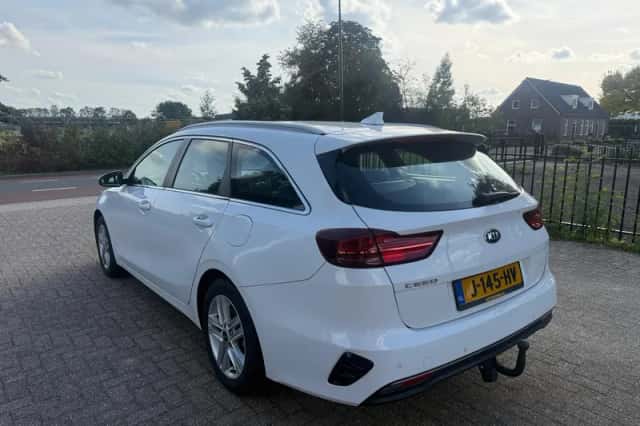 Kia Ceed (2020) thumbnail 4