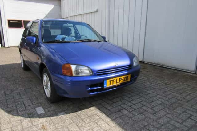 Toyota Starlet (1998) thumbnail 5