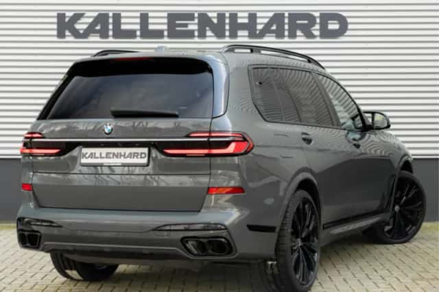 BMW X7 (2023) thumbnail 3