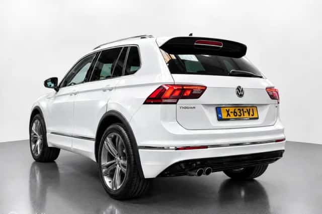 Volkswagen Tiguan (2017) thumbnail 2