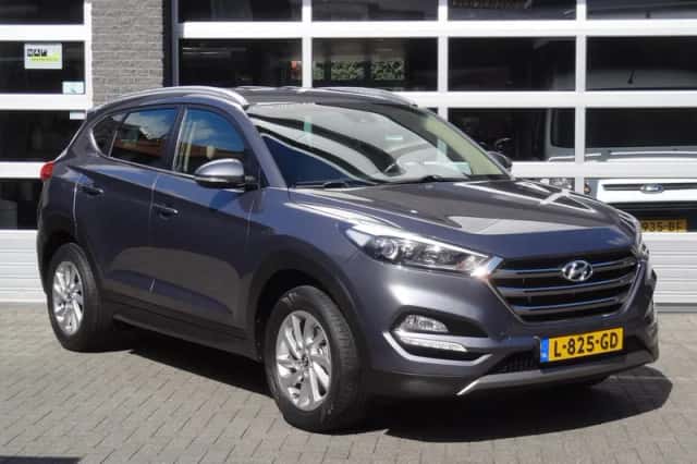 Hyundai Tucson (2016) thumbnail 2