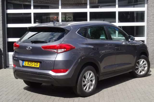 Hyundai Tucson (2016) thumbnail 3