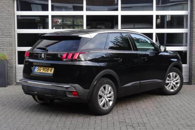 Peugeot 3008 (2018) thumbnail 3