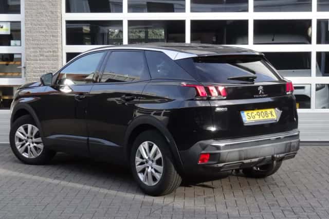Peugeot 3008 (2018) thumbnail 4