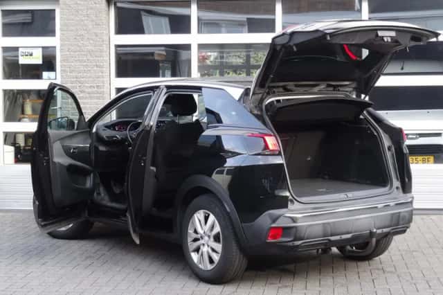 Peugeot 3008 (2018) thumbnail 6