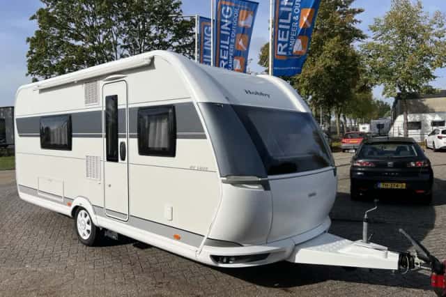 Hobby De Luxe (2023) thumbnail 1