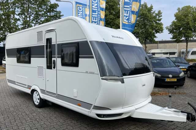 Hobby De Luxe (2023) thumbnail 1