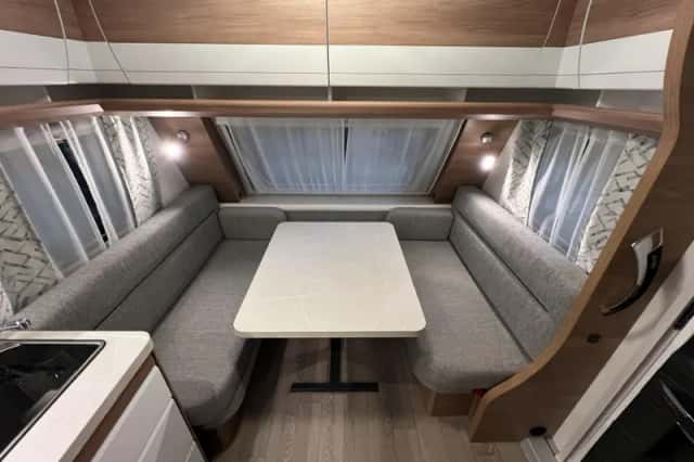 Hobby De Luxe (2023) thumbnail 4