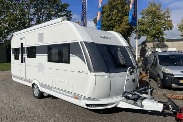 Hobby De Luxe (2024) thumbnail 1