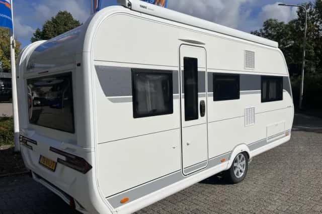 Hobby De Luxe (2024) thumbnail 2