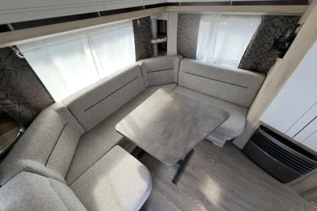 Hobby De Luxe (2024) thumbnail 5