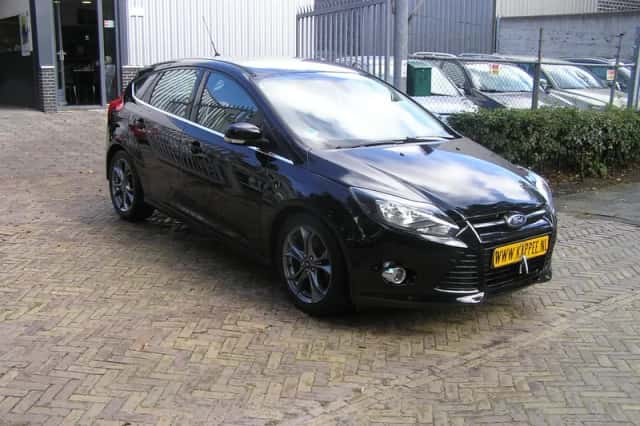 Ford Focus (2013) thumbnail 3