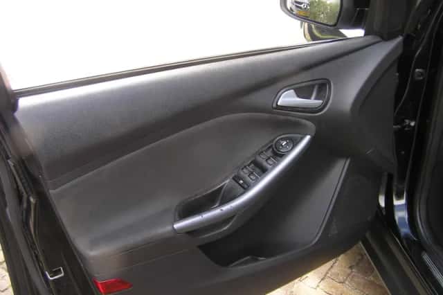 Ford Focus (2013) thumbnail 4