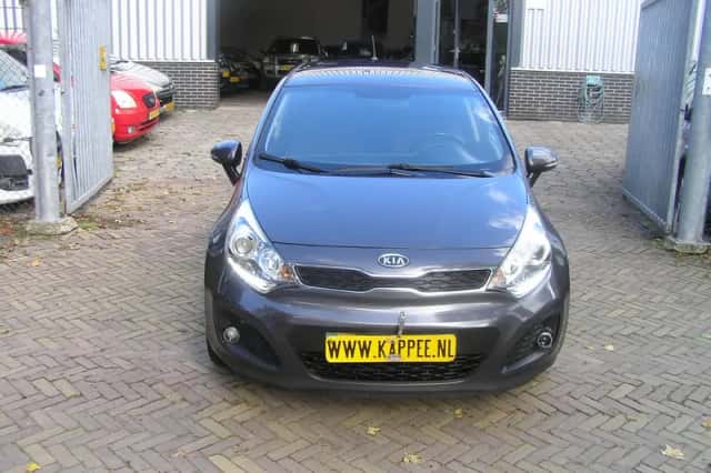 Kia Rio (2012) thumbnail 2