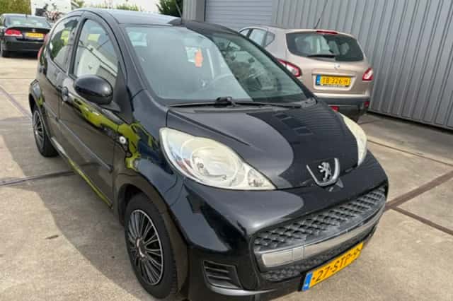 Peugeot 107 (2011) thumbnail 2