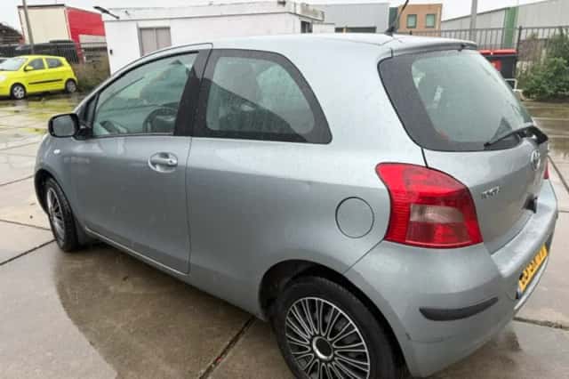 Toyota Yaris (2006) thumbnail 3