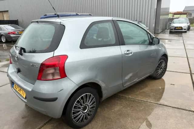 Toyota Yaris (2006) thumbnail 4