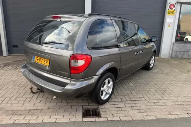 Chrysler VOYAGER (2005) thumbnail 3